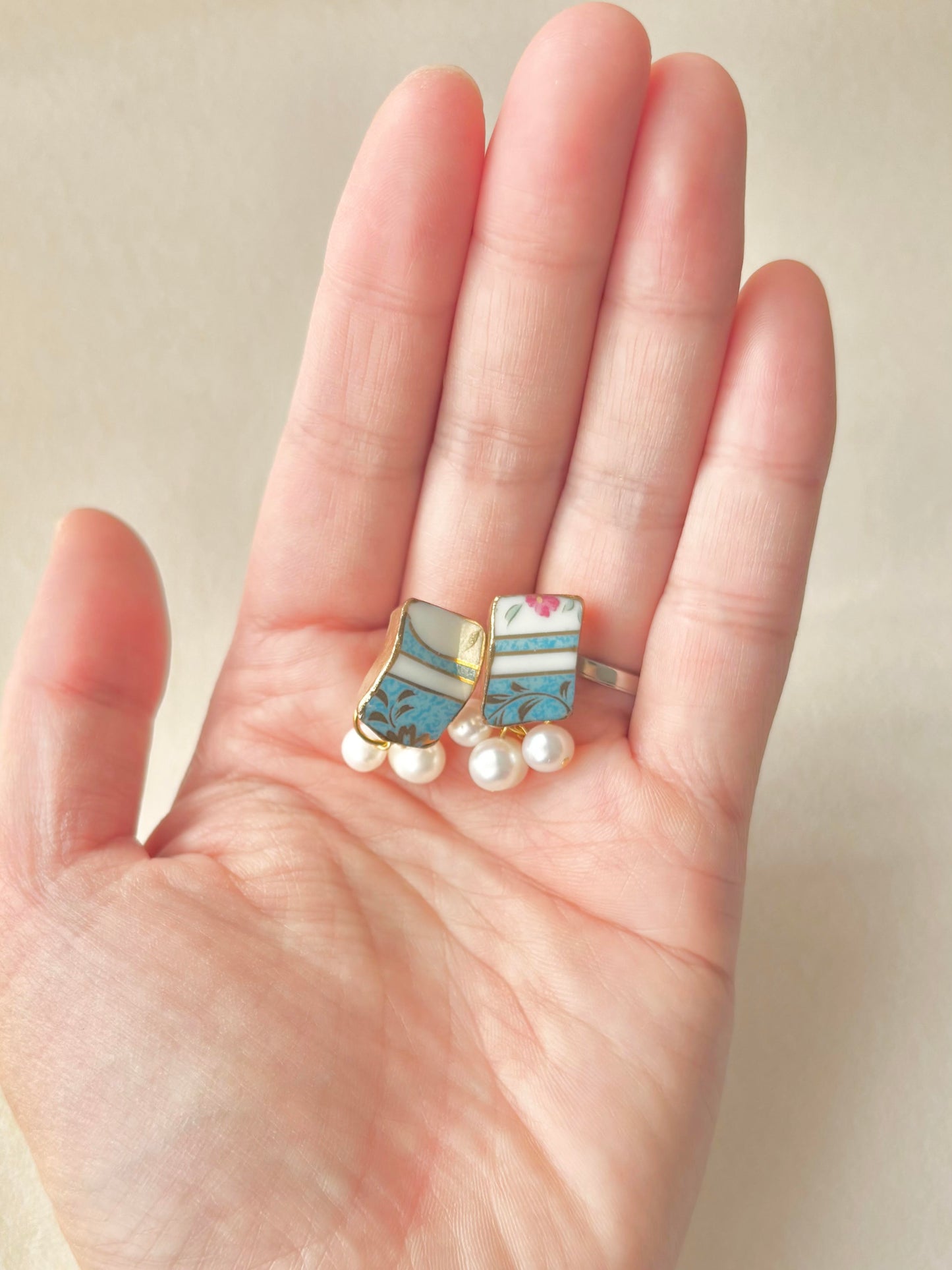 有田焼 　金継ぎ　サージカルステンレスピアス　水色　白　花柄　リーフ柄　淡水パール　天然石　伝統工芸　＃394