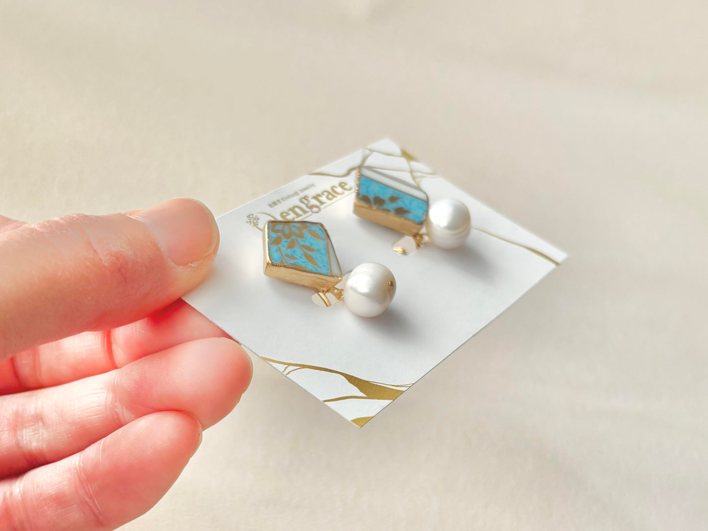 Imari Ware Kintsugi Titanium Earrings Gold Carnelian