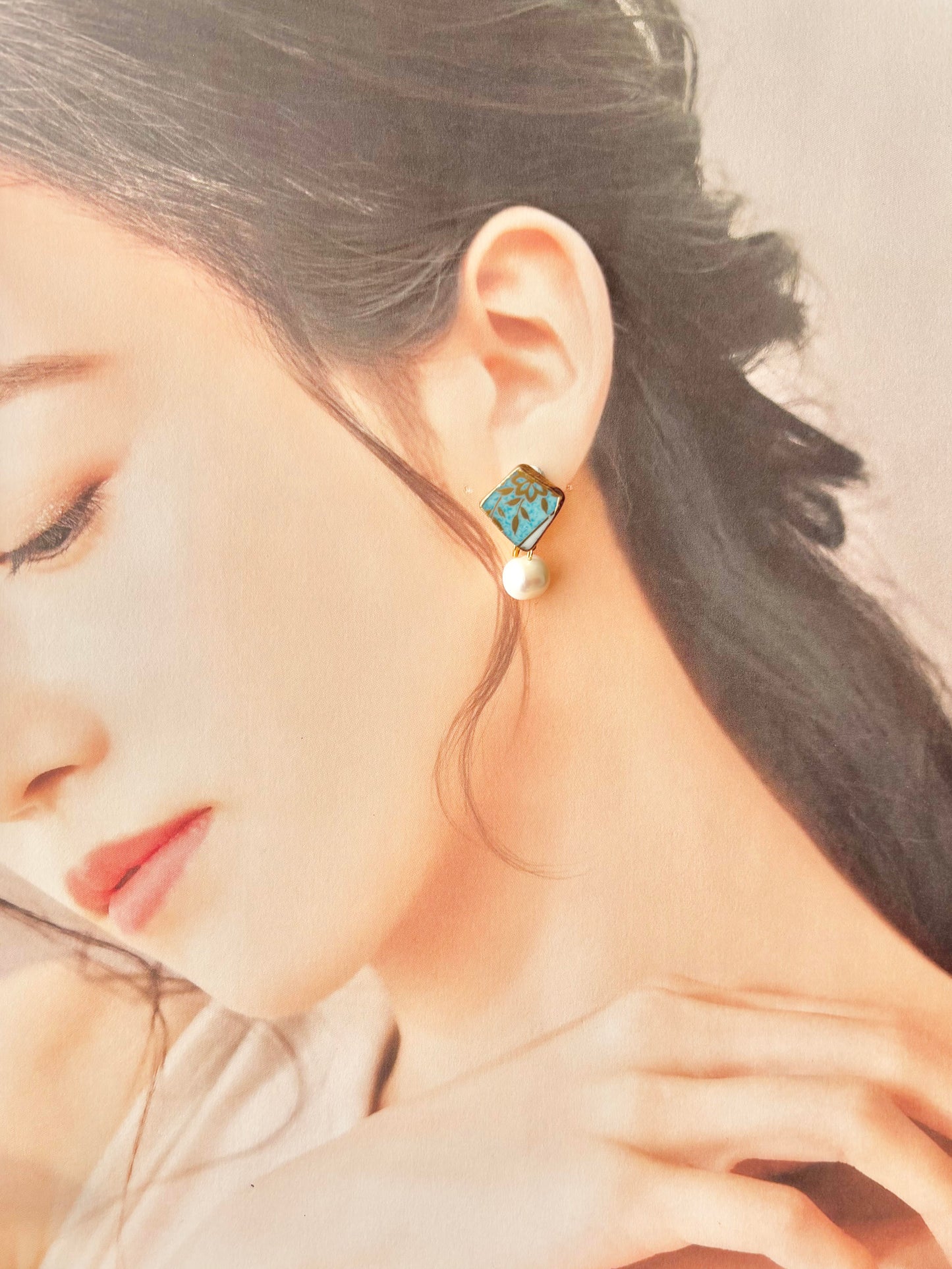 Imari Ware Kintsugi Titanium Earrings Gold Carnelian