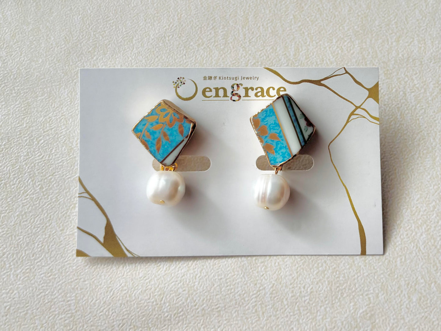 Imari Ware Kintsugi Titanium Earrings Gold Carnelian