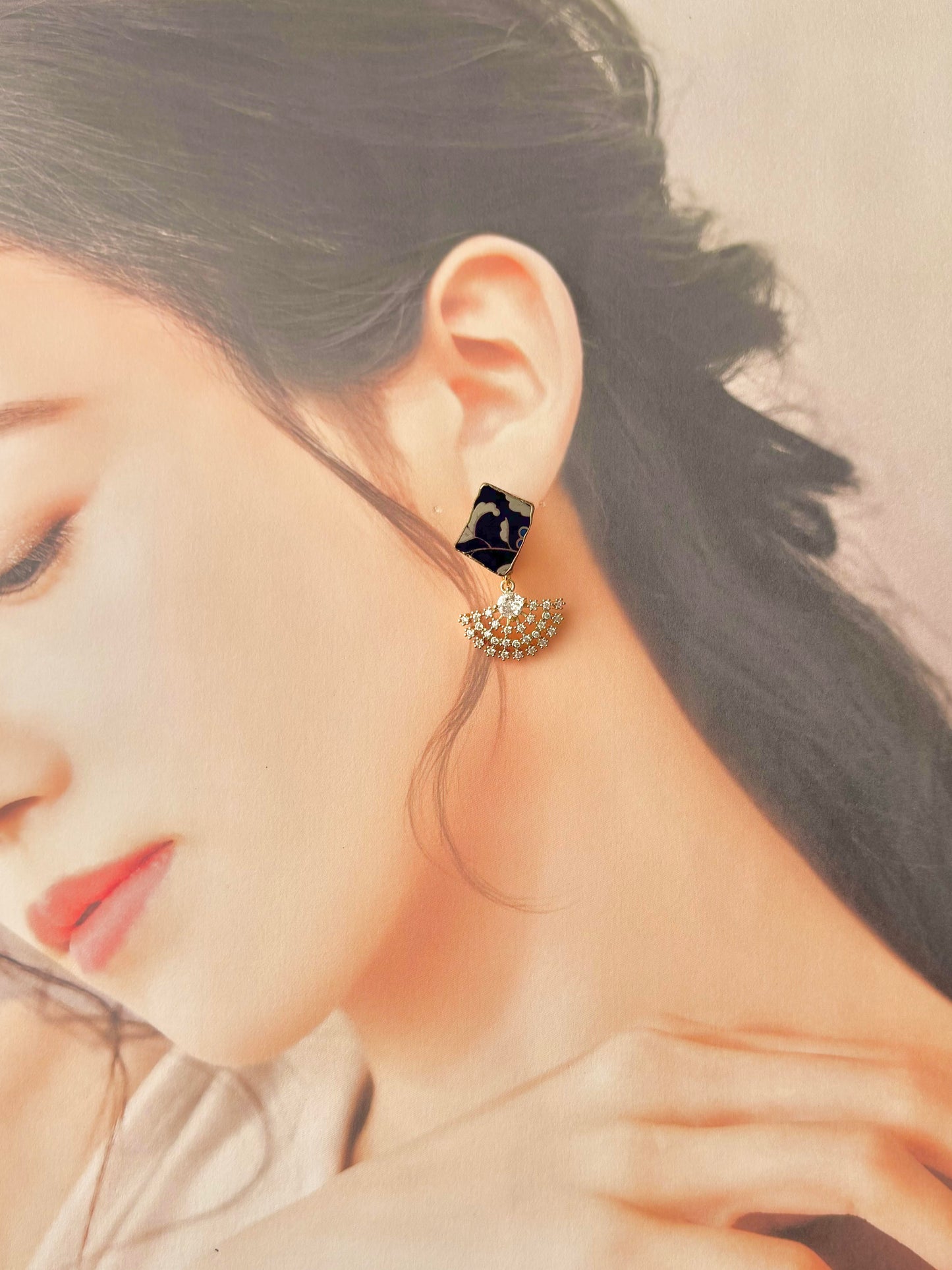 Imari Ware Kintsugi Titanium Earrings Gold Carnelian