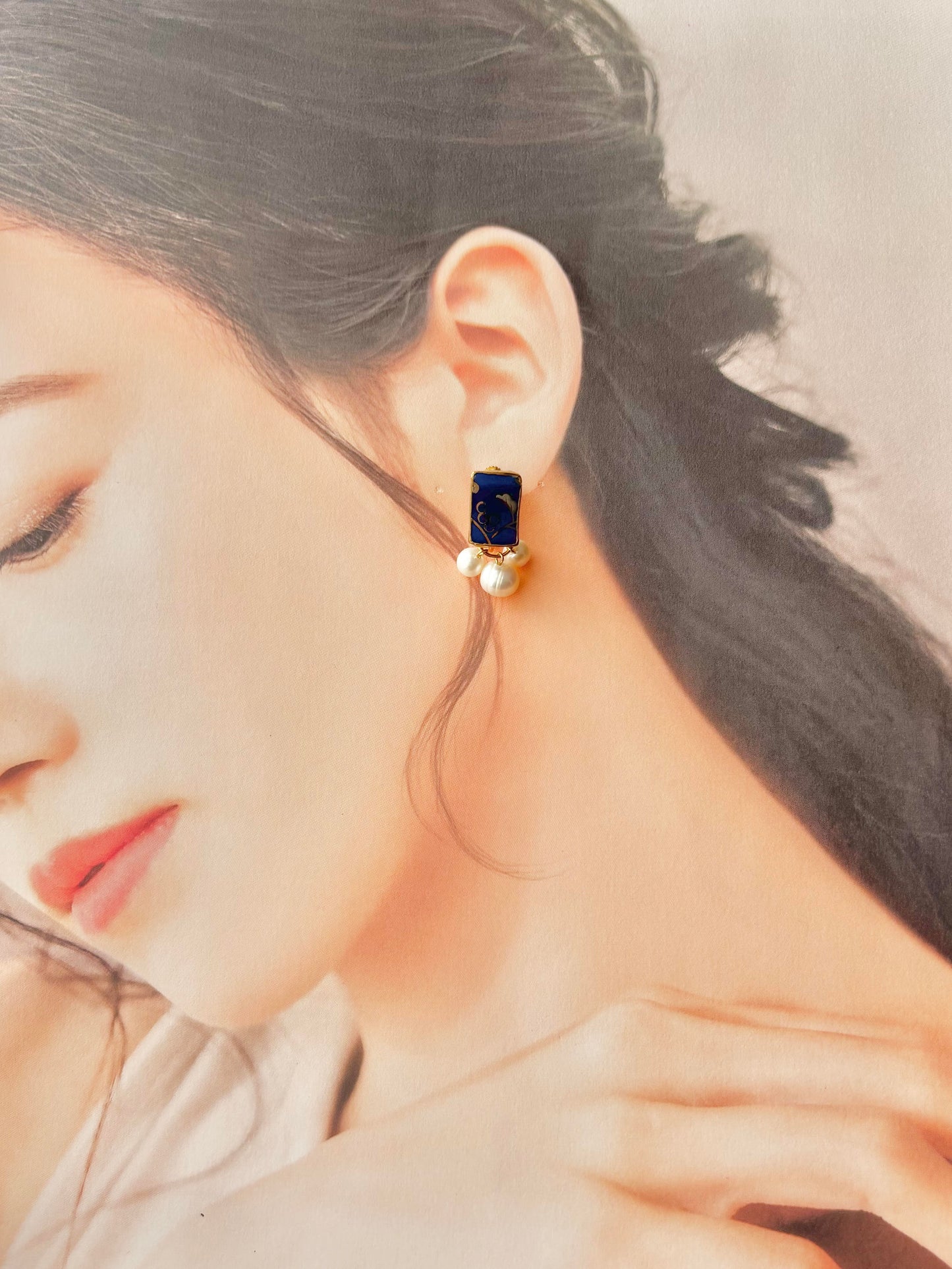 Imari Ware Kintsugi Titanium Earrings Gold Carnelian