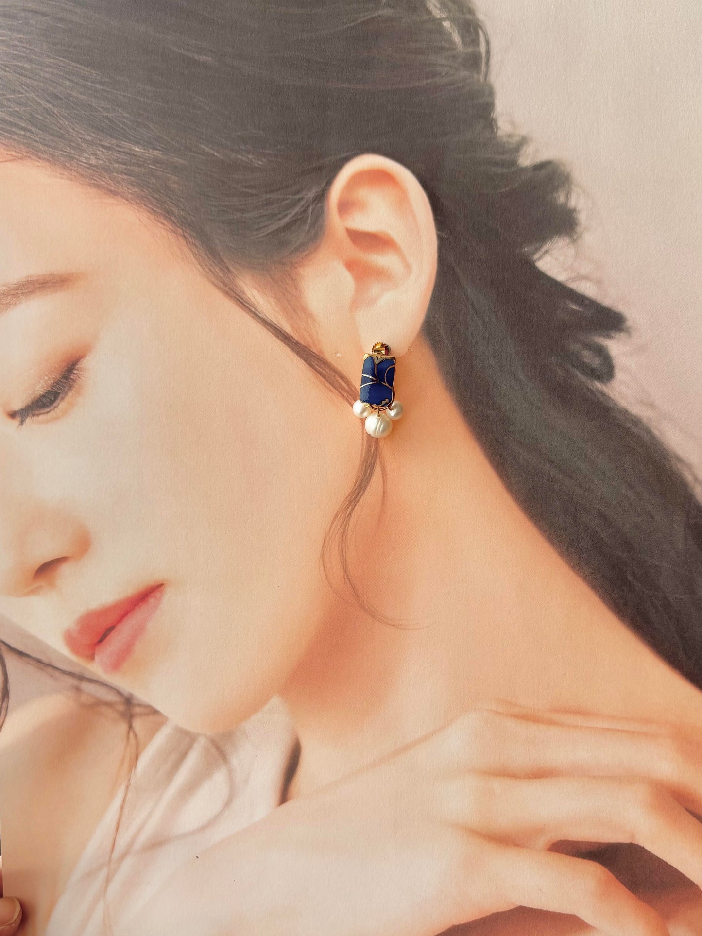 Imari Ware Kintsugi Titanium Earrings Gold Carnelian