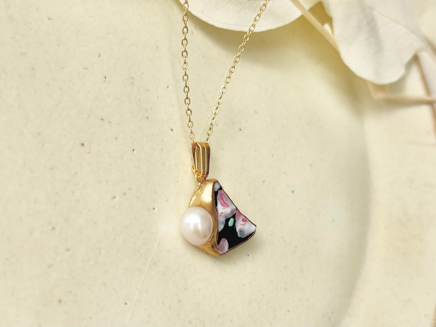 京焼　金継ぎ　ネックレス　サージカルステンレスチェーン　アレルギー対応　18K　手書き　絵付け　花柄　淡水パール　天然石　伝統工芸　＃398