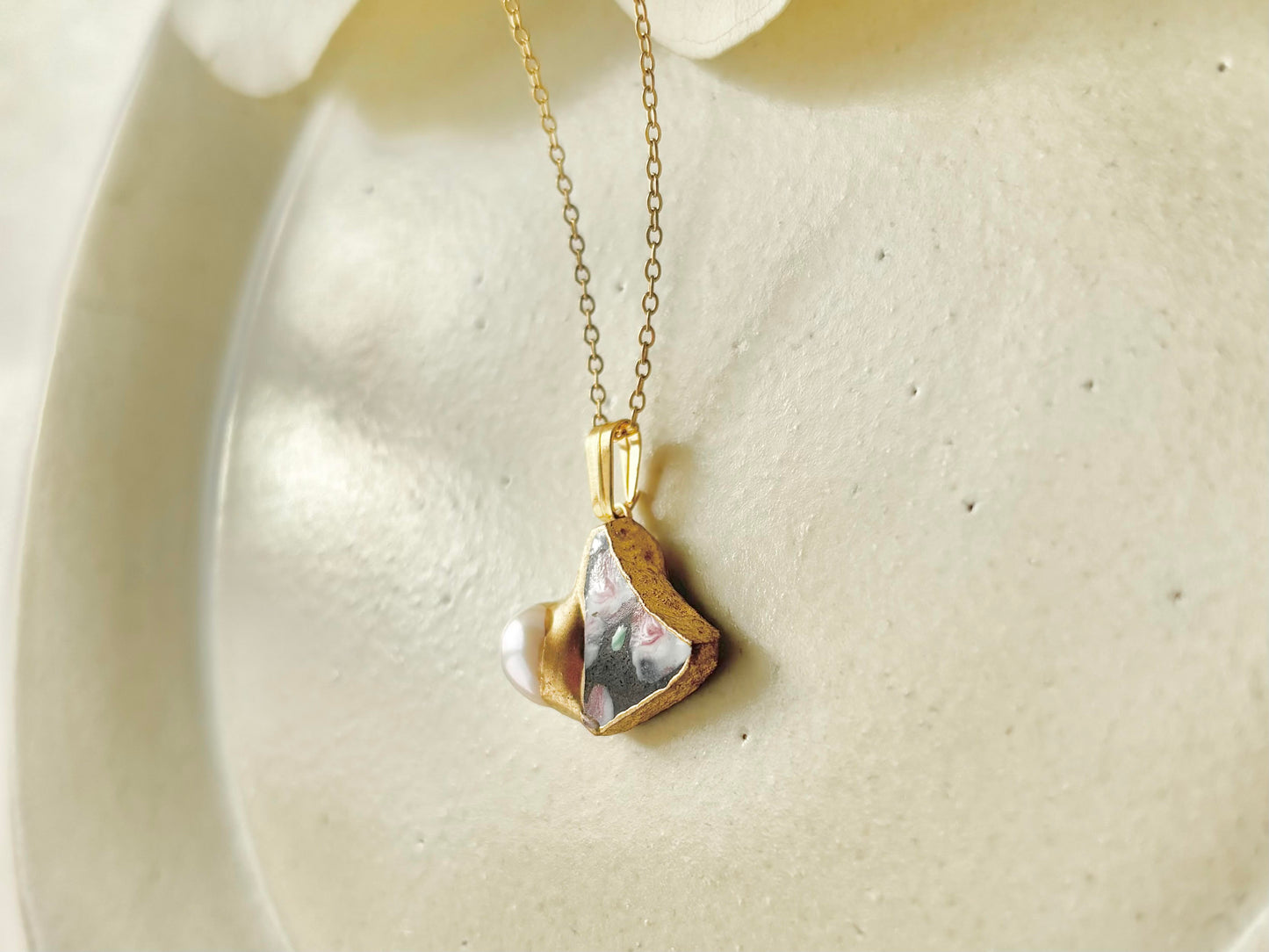 京焼　金継ぎ　ネックレス　サージカルステンレスチェーン　アレルギー対応　18K　手書き　絵付け　花柄　淡水パール　天然石　伝統工芸　＃398