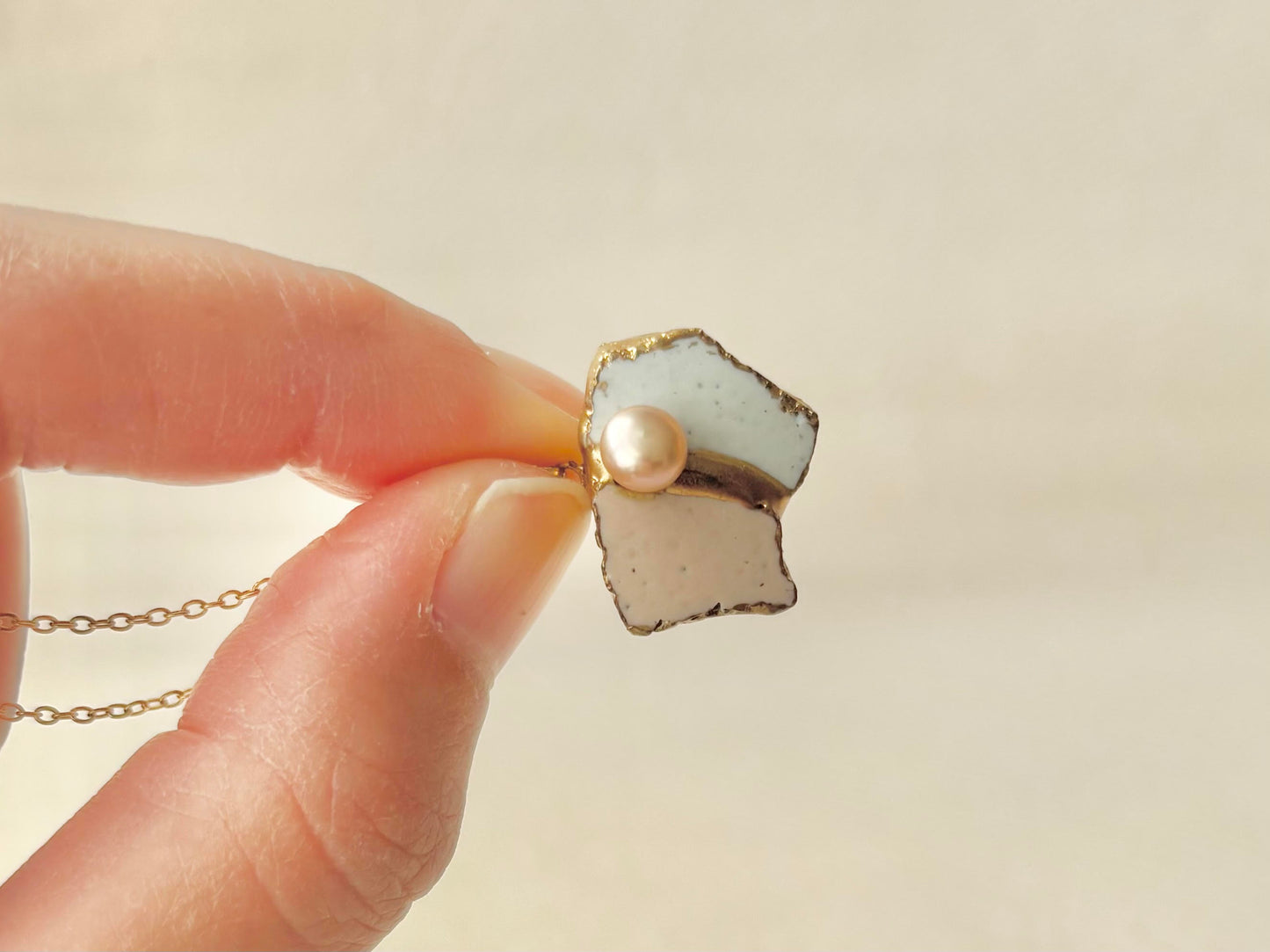 萩焼　金継ぎ　ネックレス　サージカルステンレスチェーン　アレルギー対応　18K　ピンク　白　淡水パール　天然石　伝統工芸　＃399