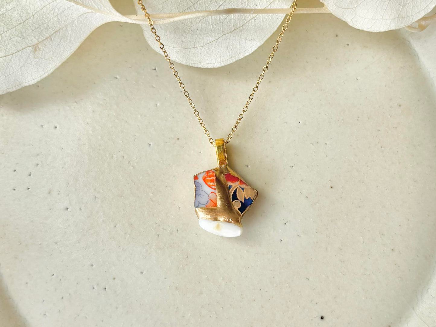 有田焼　金継ぎ　ネックレス　サージカルステンレスチェーン　アレルギー対応　18K　花柄　リーフ柄　マザーオブパール　天然石　伝統工芸　＃402