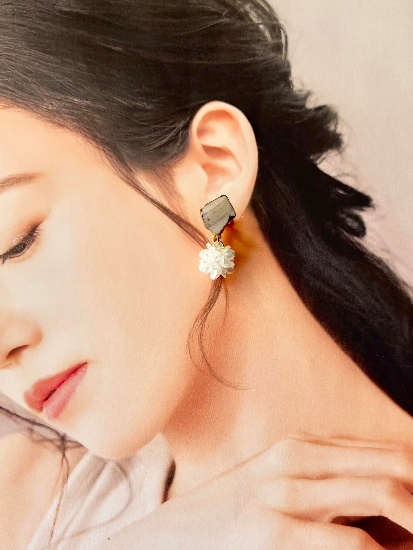 Imari Ware Kintsugi Titanium Earrings Gold Carnelian