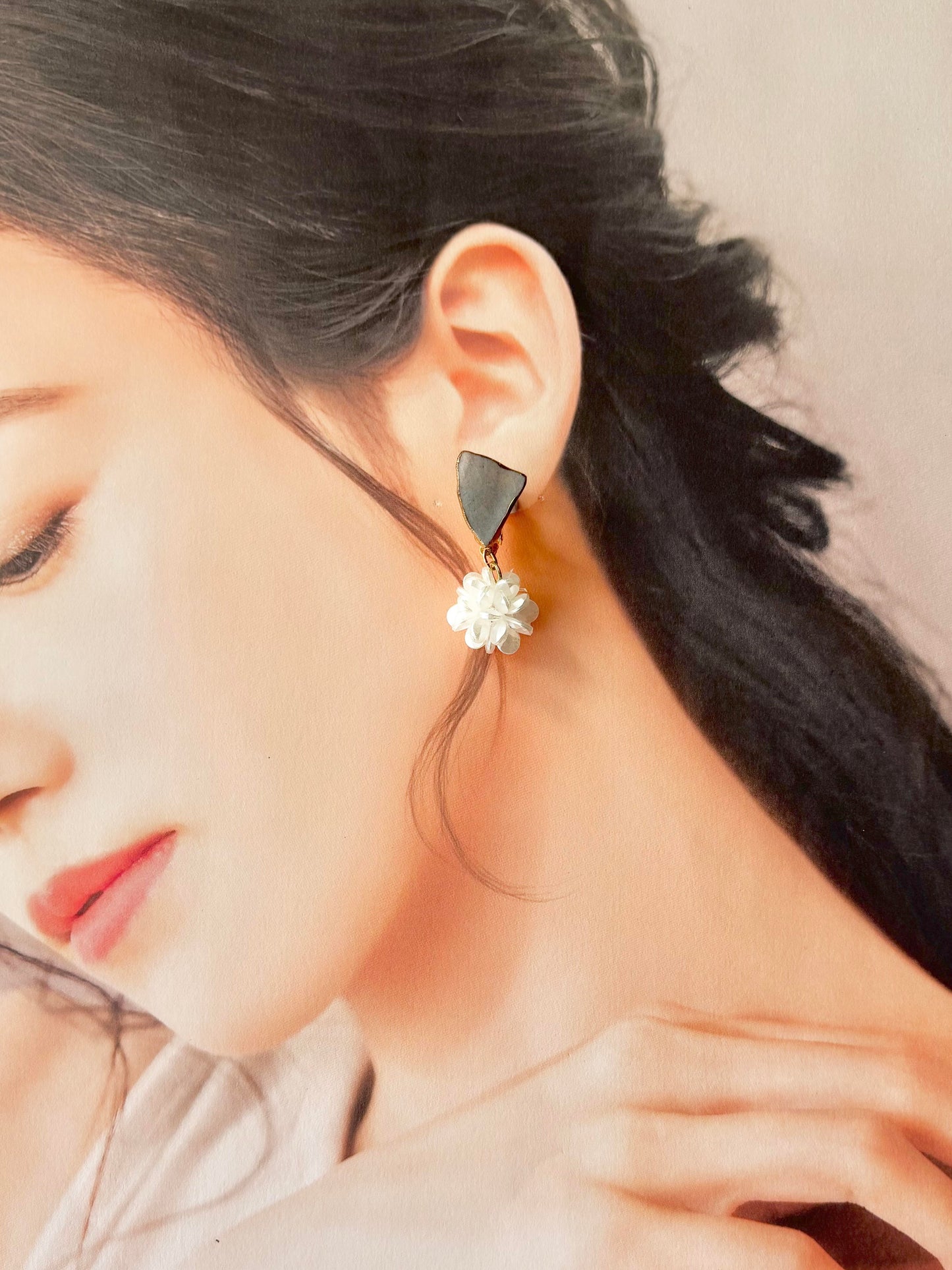 Imari Ware Kintsugi Titanium Earrings Gold Carnelian