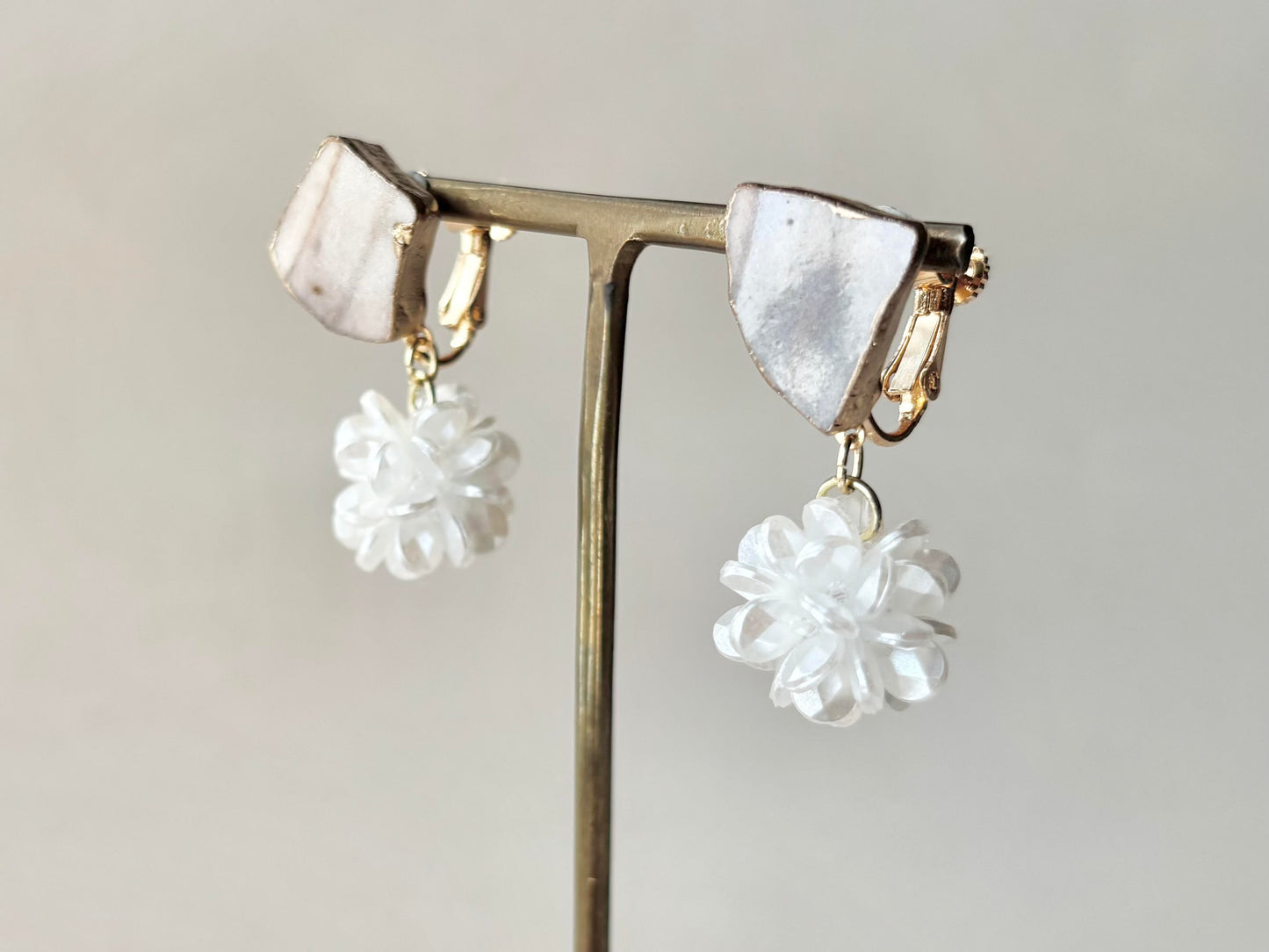 Imari Ware Kintsugi Titanium Earrings Gold Carnelian