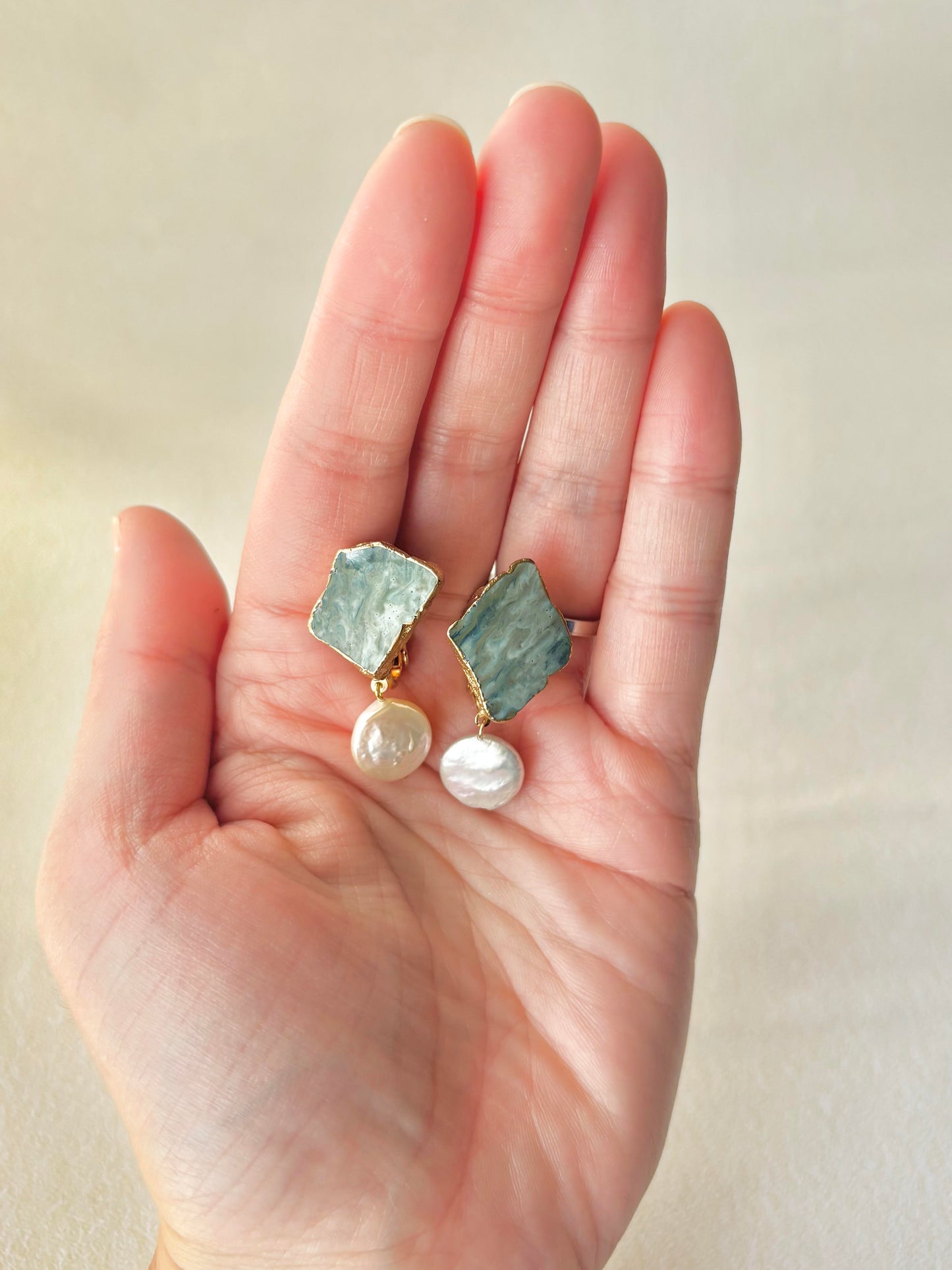 Imari Ware Kintsugi Titanium Earrings Gold Carnelian