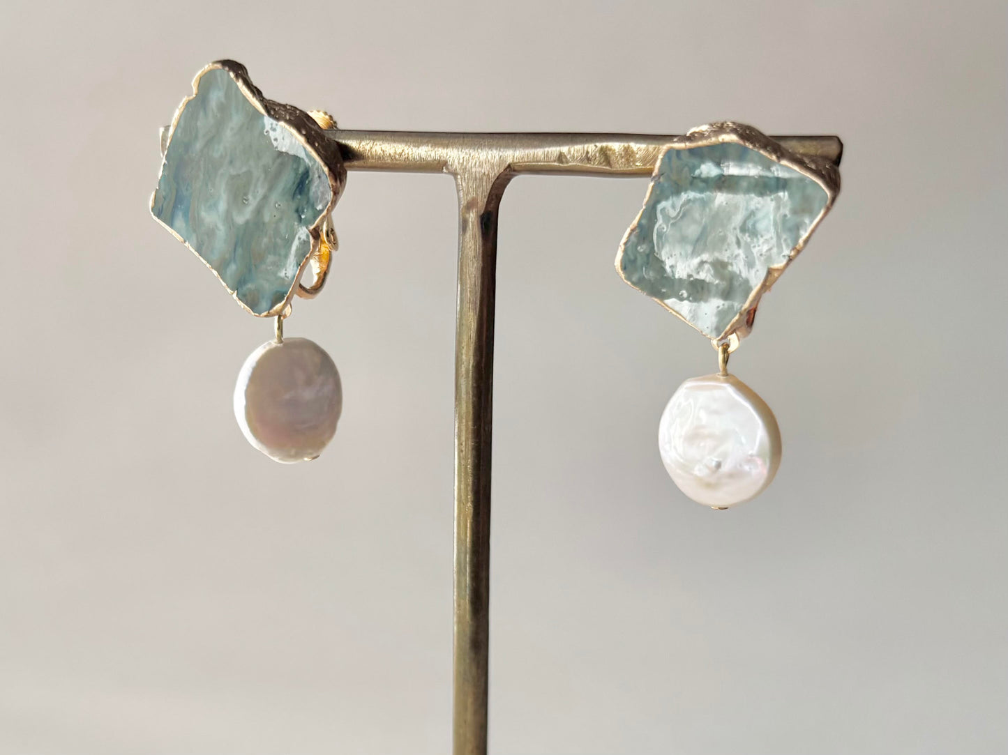 Imari Ware Kintsugi Titanium Earrings Gold Carnelian