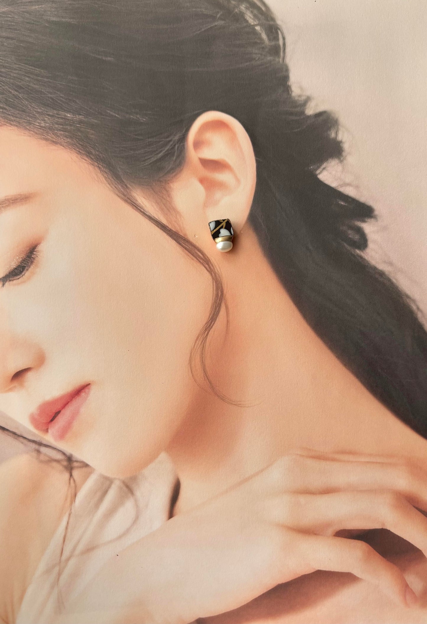 京焼 　金継ぎ　サージカルステンレスピアス　手書き　絵付け　花柄　黒　淡水パール　天然石　伝統工芸　＃409