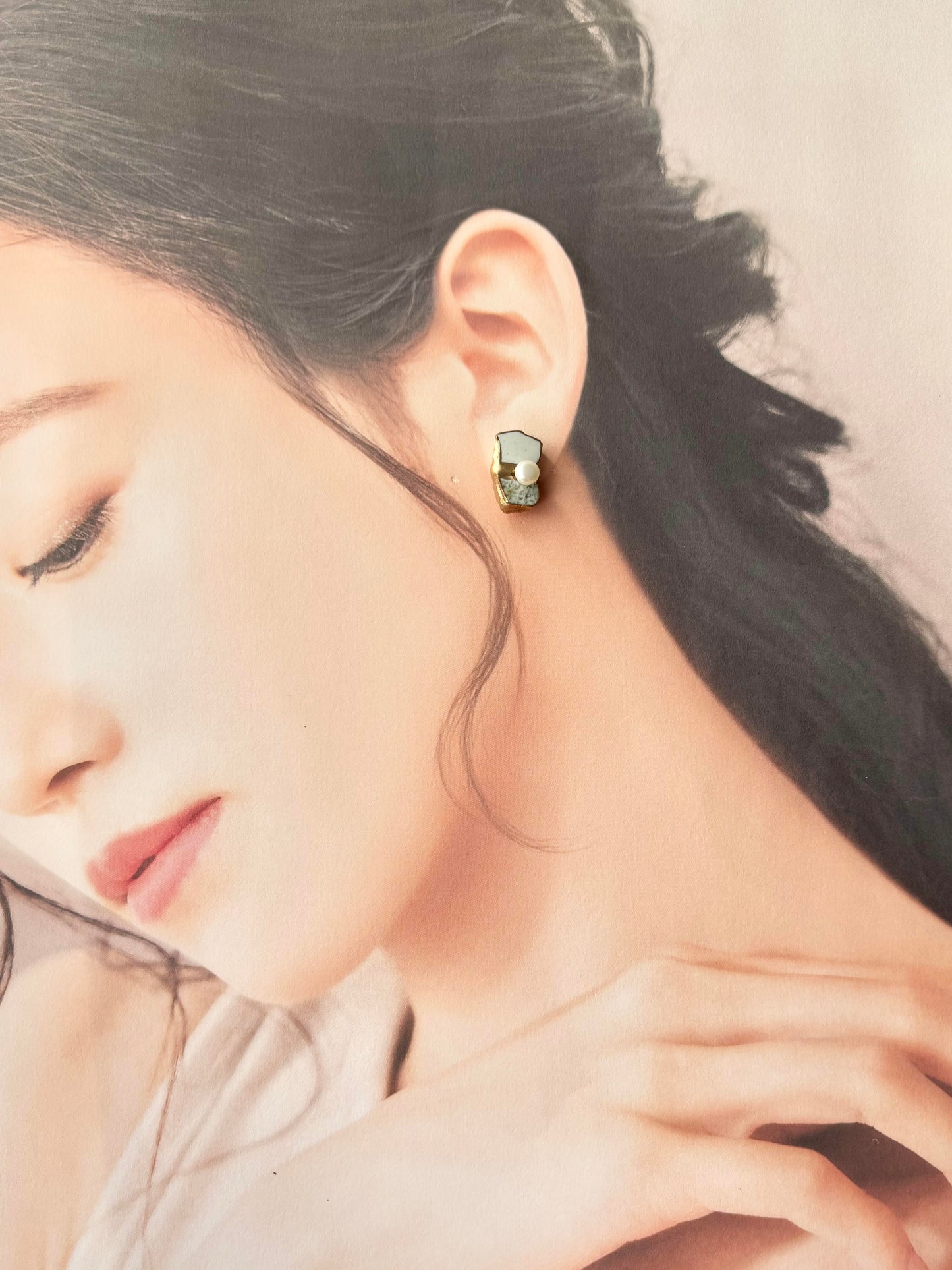 萩焼　金継ぎ　サージカルステンレスピアス　白色　グレー　淡水パール　天然石　 伝統工芸　＃411