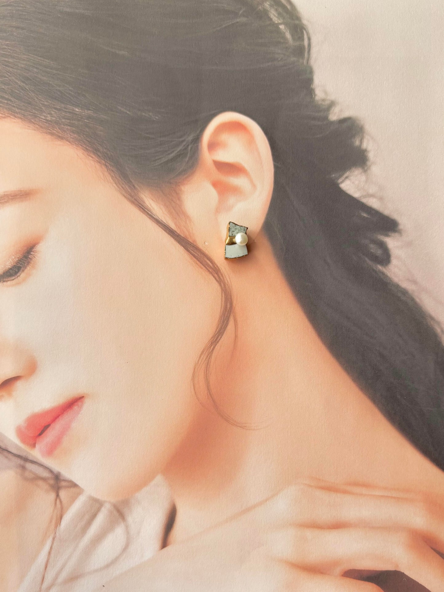 萩焼　金継ぎ　サージカルステンレスピアス　白色　グレー　淡水パール　天然石　 伝統工芸　＃411