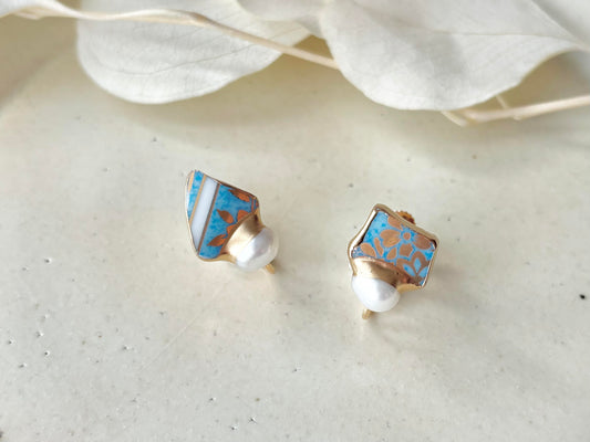 有田焼 　金継ぎ　ネジバネ式イヤリング　水色　金色　花柄　淡水パール　天然石　伝統工芸　＃413