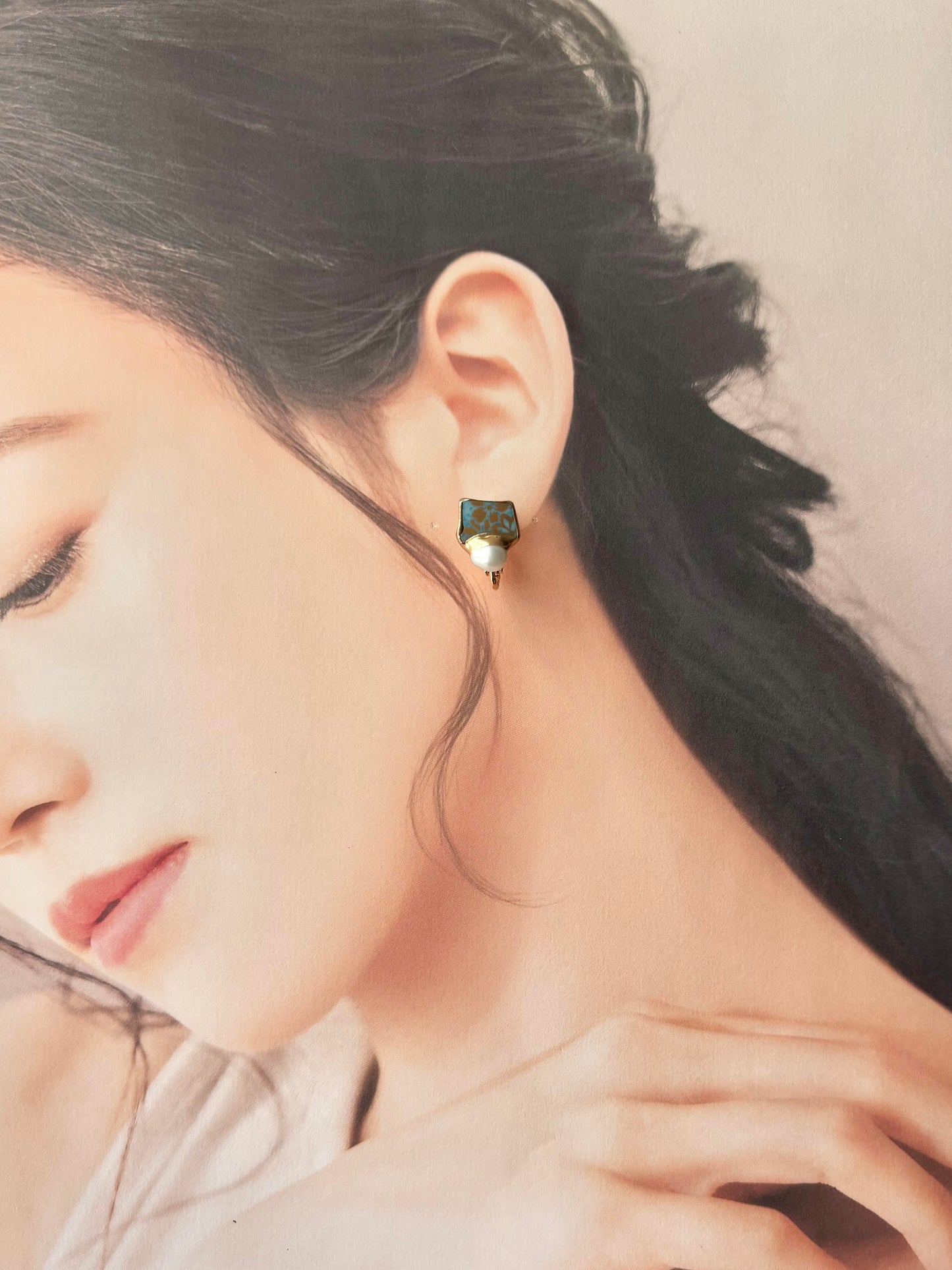 有田焼 　金継ぎ　ネジバネ式イヤリング　水色　金色　花柄　淡水パール　天然石　伝統工芸　＃413