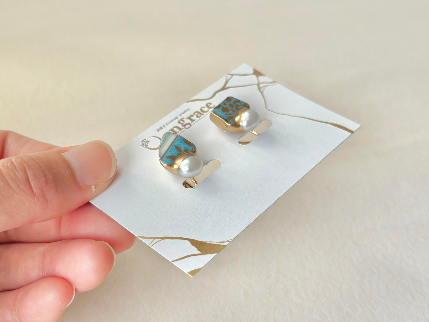 有田焼 　金継ぎ　ネジバネ式イヤリング　水色　金色　花柄　淡水パール　天然石　伝統工芸　＃413