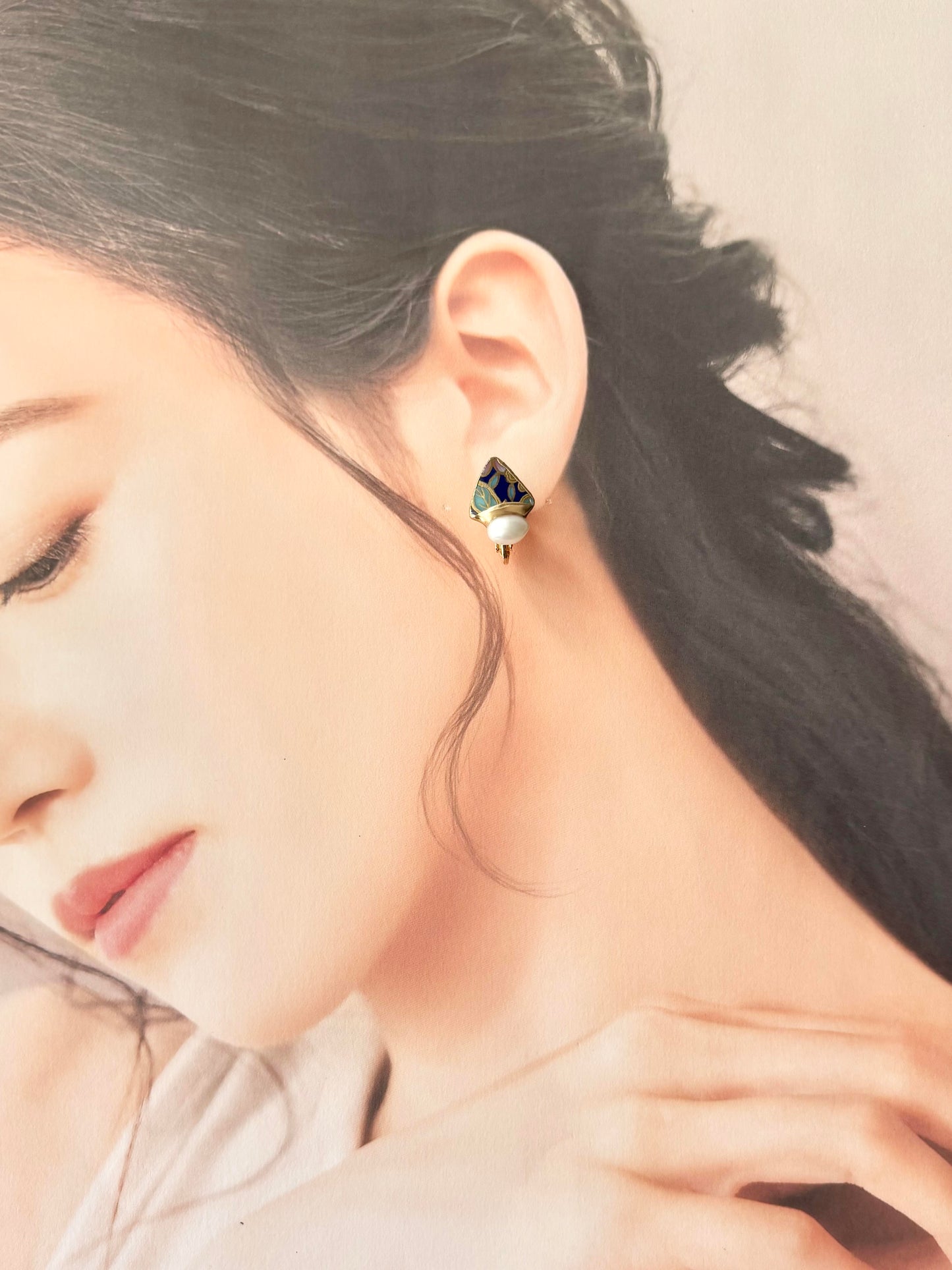 有田焼 　金継ぎ　ネジバネ式イヤリング　青　水色　リーフ柄　淡水パール　天然石　伝統工芸　＃414