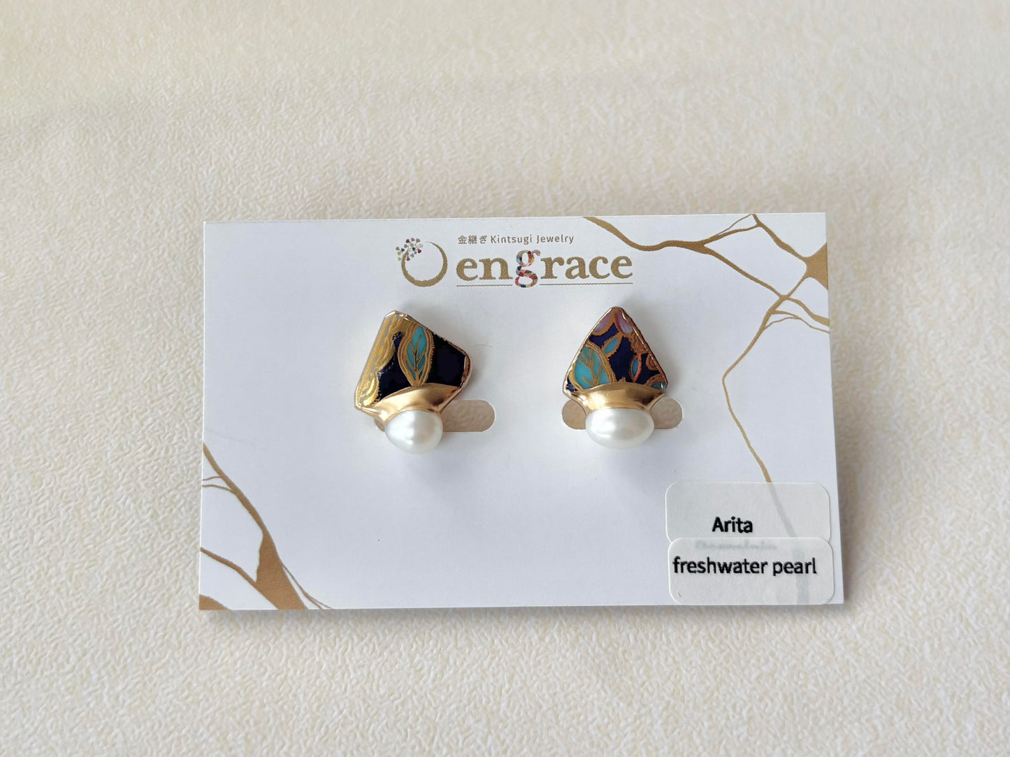 有田焼 　金継ぎ　ネジバネ式イヤリング　青　水色　リーフ柄　淡水パール　天然石　伝統工芸　＃414