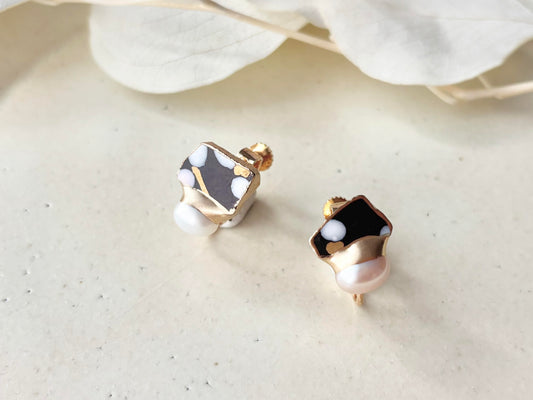 京焼 　金継ぎ　ネジバネ式イヤリング　手書き　絵付け　花柄　黒　淡水パール　天然石　伝統工芸　＃422