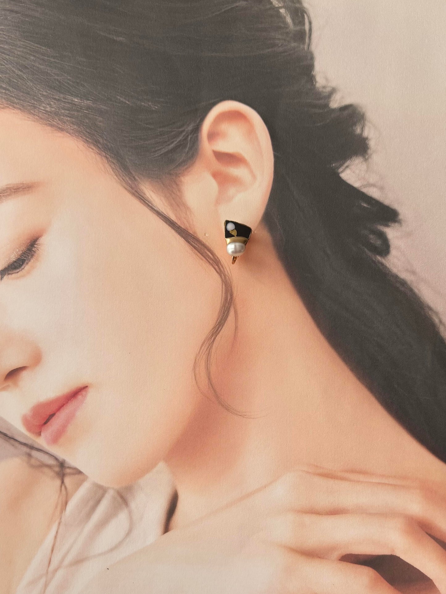 京焼 　金継ぎ　ネジバネ式イヤリング　手書き　絵付け　花柄　黒　淡水パール　天然石　伝統工芸　＃424