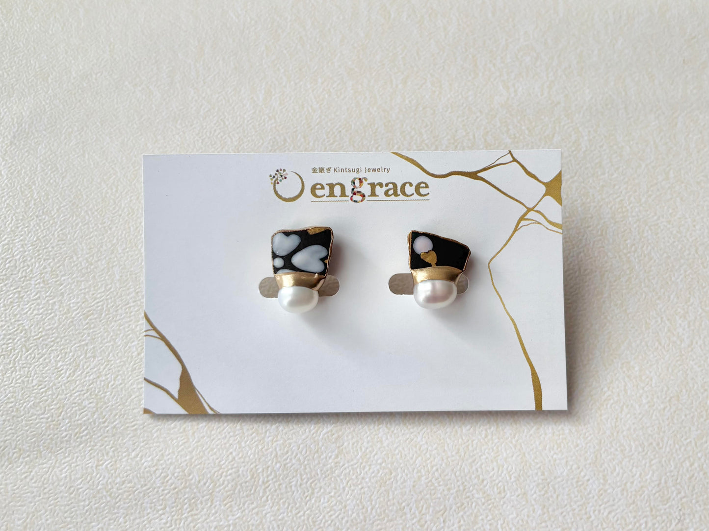 京焼 　金継ぎ　ネジバネ式イヤリング　手書き　絵付け　花柄　黒　淡水パール　天然石　伝統工芸　＃424