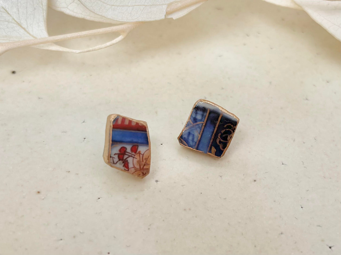 【金具が選べる】古伊万里　金継ぎ　ピアス　イヤリング　青色　赤色　花柄　和柄　伝統工芸　＃426