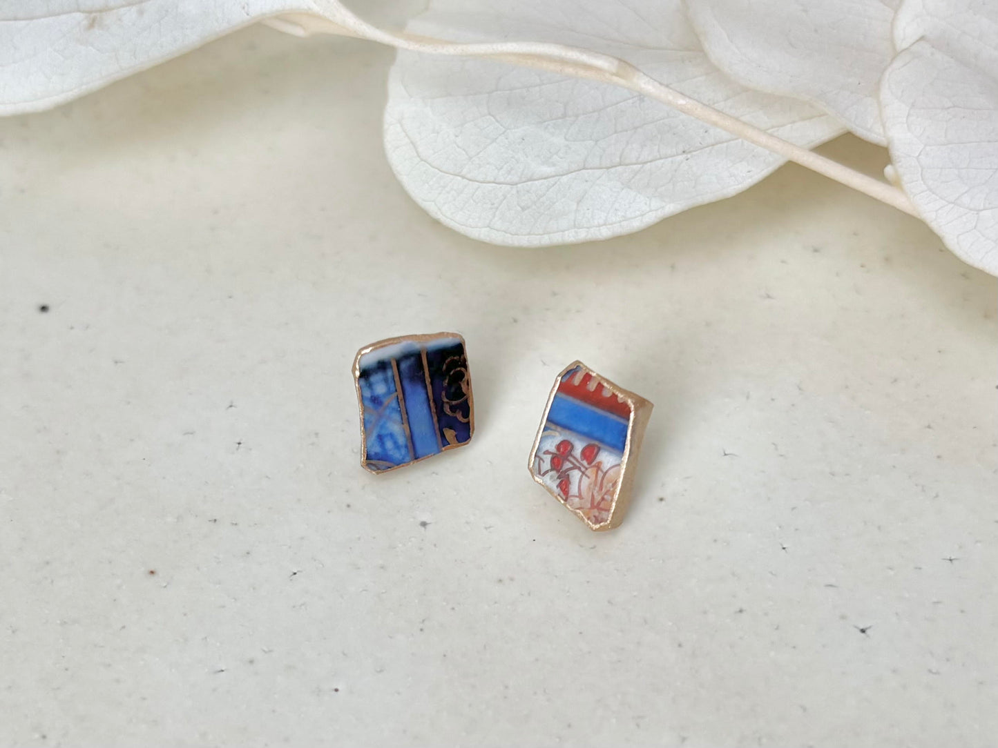 【金具が選べる】古伊万里　金継ぎ　ピアス　イヤリング　青色　赤色　花柄　和柄　伝統工芸　＃426