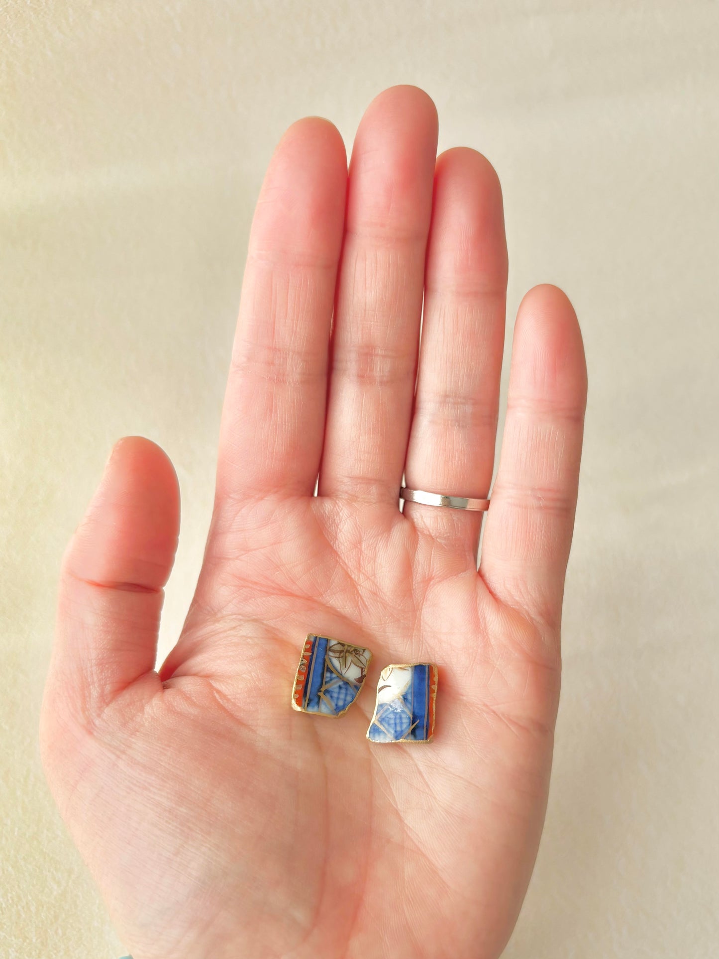 【金具が選べる】古伊万里　金継ぎ　ピアス　イヤリング　青色　花柄　和柄　伝統工芸　＃427