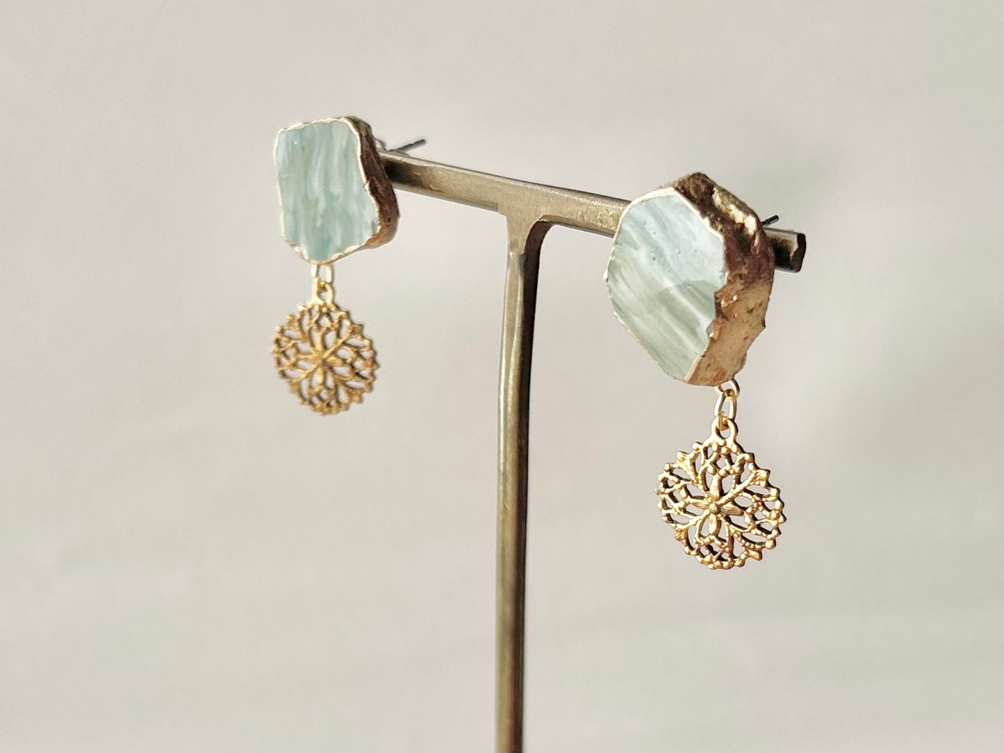 萩焼　金継ぎ　サージカルステンレスピアス　グレー　ゴールド　揺れる　 伝統工芸　＃429