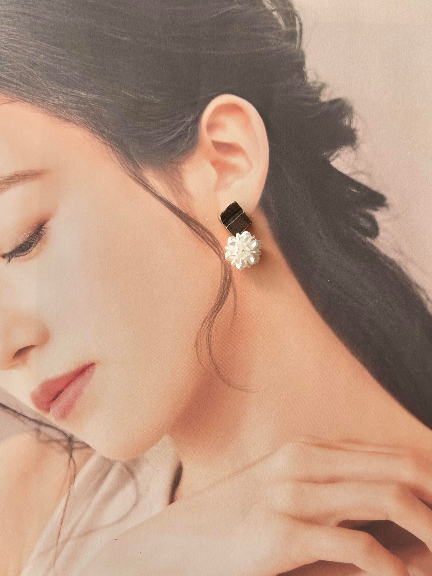 唐津焼　金継ぎ　サージカルステンレスピアス　茶色　フラワーボール　揺れる　伝統工芸　＃431