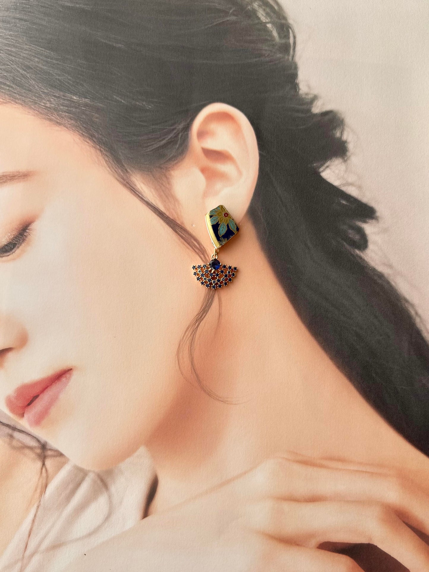 有田焼　金継ぎ　サージカルステンレスピアス　青　花柄　リーフ柄　揺れる　伝統工芸　＃434