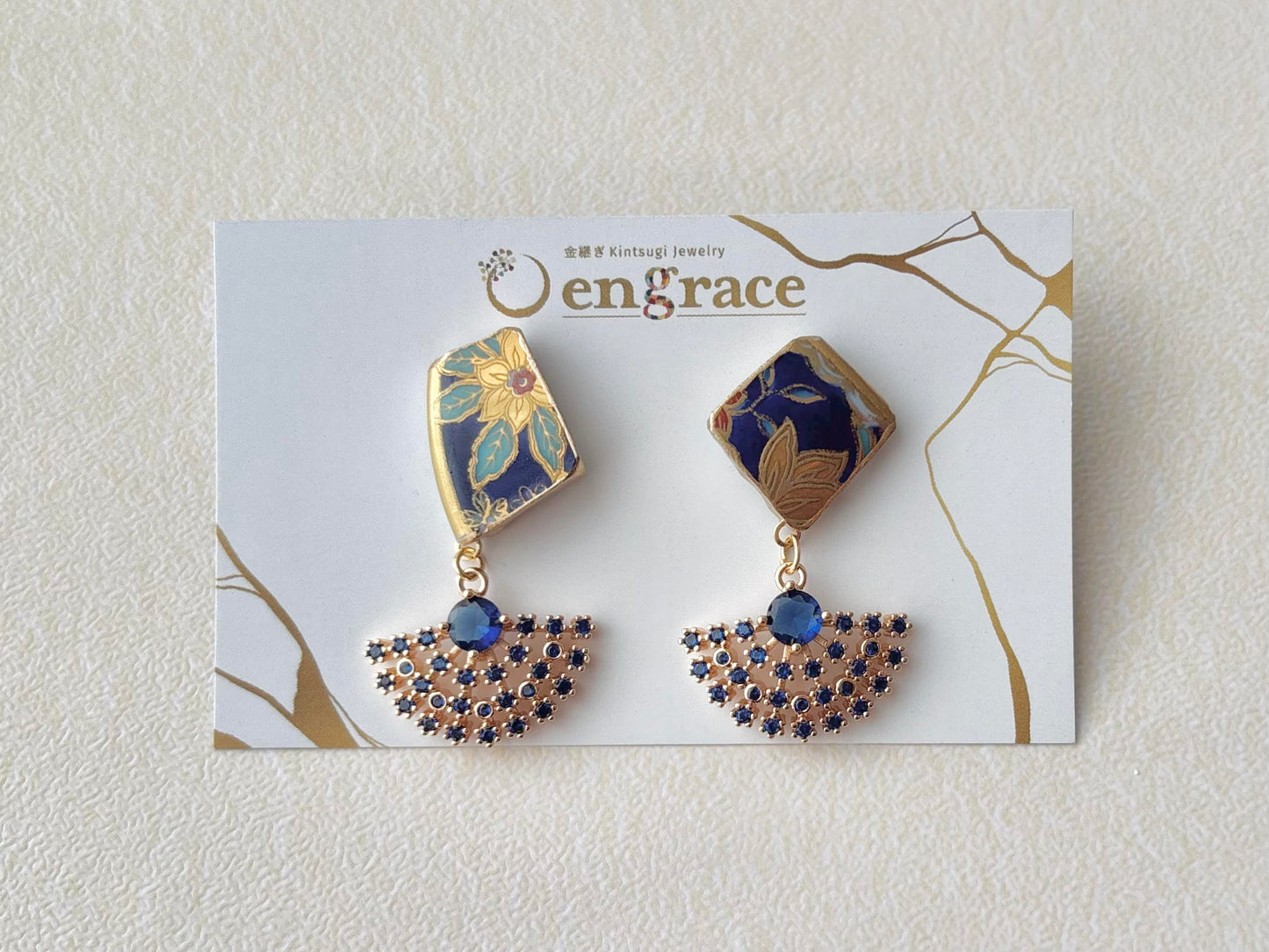 有田焼　金継ぎ　サージカルステンレスピアス　青　花柄　リーフ柄　揺れる　伝統工芸　＃434