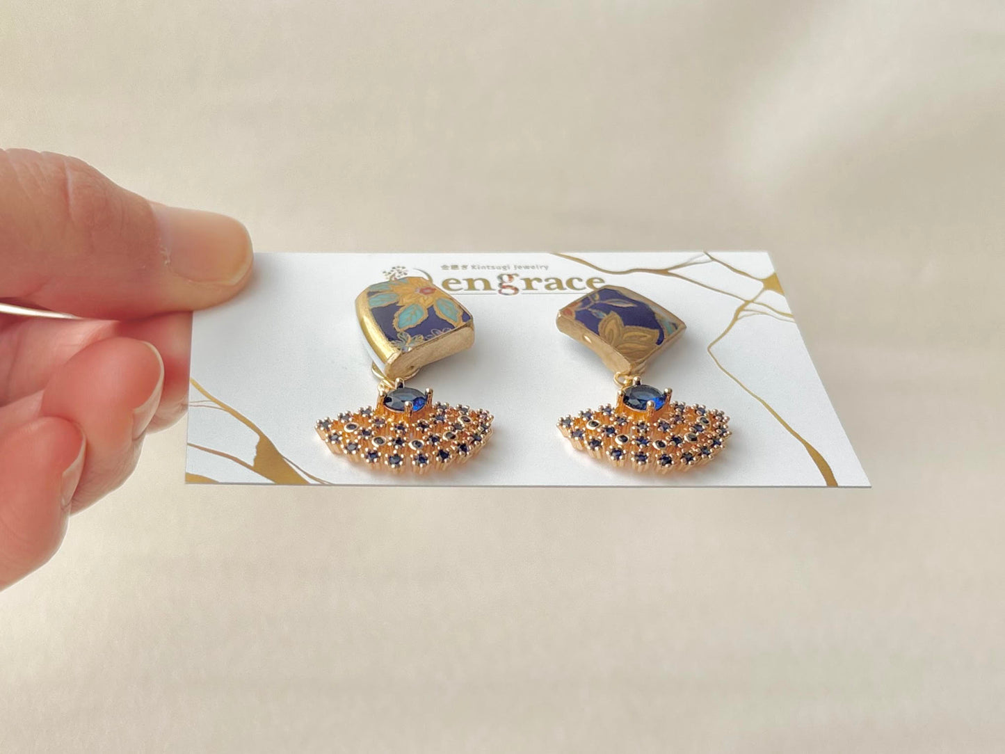 有田焼　金継ぎ　サージカルステンレスピアス　青　花柄　リーフ柄　揺れる　伝統工芸　＃434