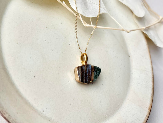 萩焼　金継ぎ　ネックレス　サージカルステンレスチェーン　アレルギー対応　18K　深い茶色　青色　グリーンルチルクォーツ　天然石　伝統工芸　＃436