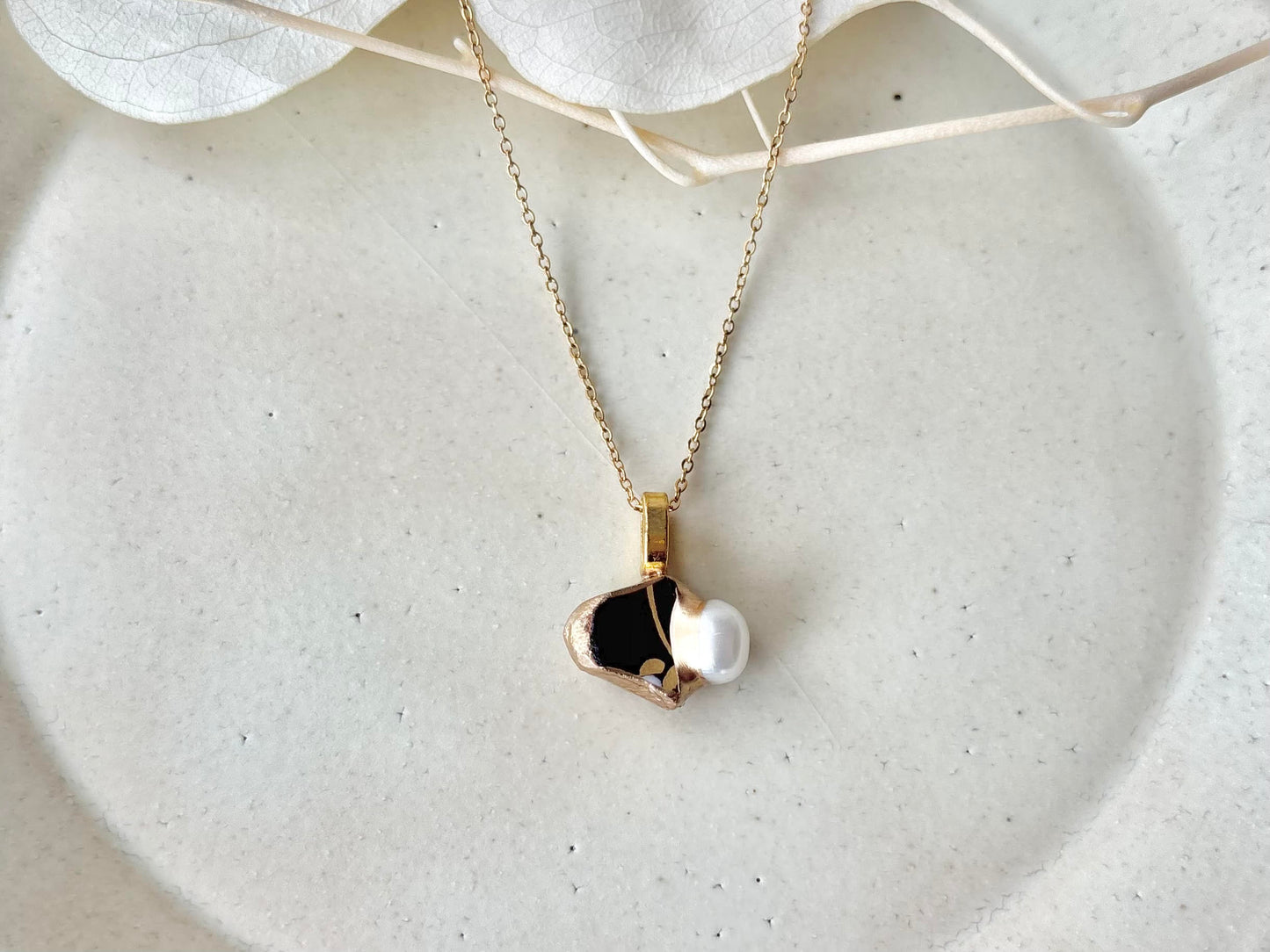 京焼　金継ぎ　ネックレス　サージカルステンレスチェーン　アレルギー対応　18K　黒　淡水パール　天然石　伝統工芸　＃442