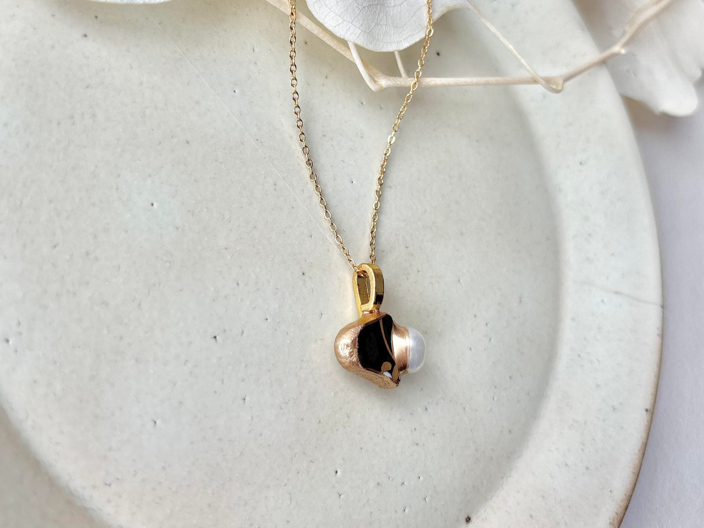 京焼　金継ぎ　ネックレス　サージカルステンレスチェーン　アレルギー対応　18K　黒　淡水パール　天然石　伝統工芸　＃442