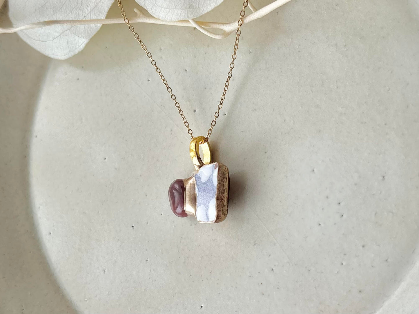 京焼　金継ぎ　ネックレス　サージカルステンレスチェーン　アレルギー対応　18K　紫　手書き　絵付け　カーネリアン　天然石　伝統工芸　＃443