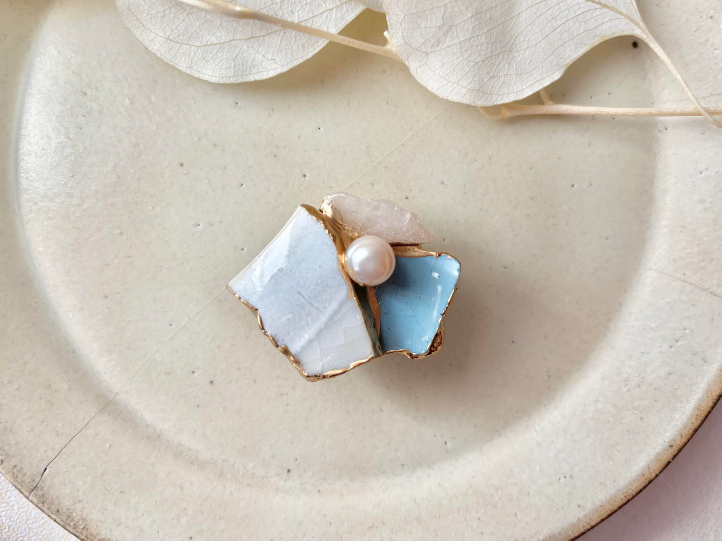 萩焼　金継ぎ　帯留　水色　白　モルガナイト　淡水パール　天然石　伝統工芸　＃447