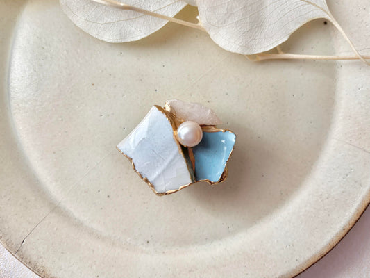 萩焼　金継ぎ　帯留　水色　白　モルガナイト　淡水パール　天然石　伝統工芸　＃447