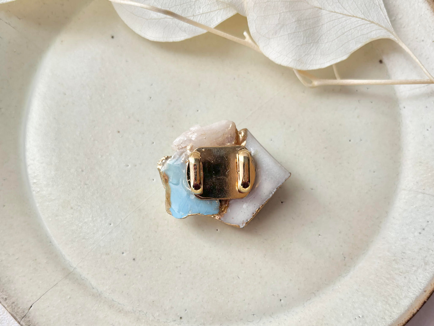 萩焼　金継ぎ　帯留　水色　白　モルガナイト　淡水パール　天然石　伝統工芸　＃447