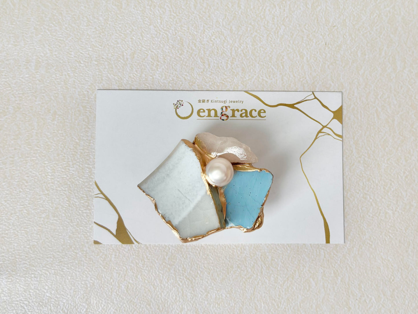 萩焼　金継ぎ　帯留　水色　白　モルガナイト　淡水パール　天然石　伝統工芸　＃447