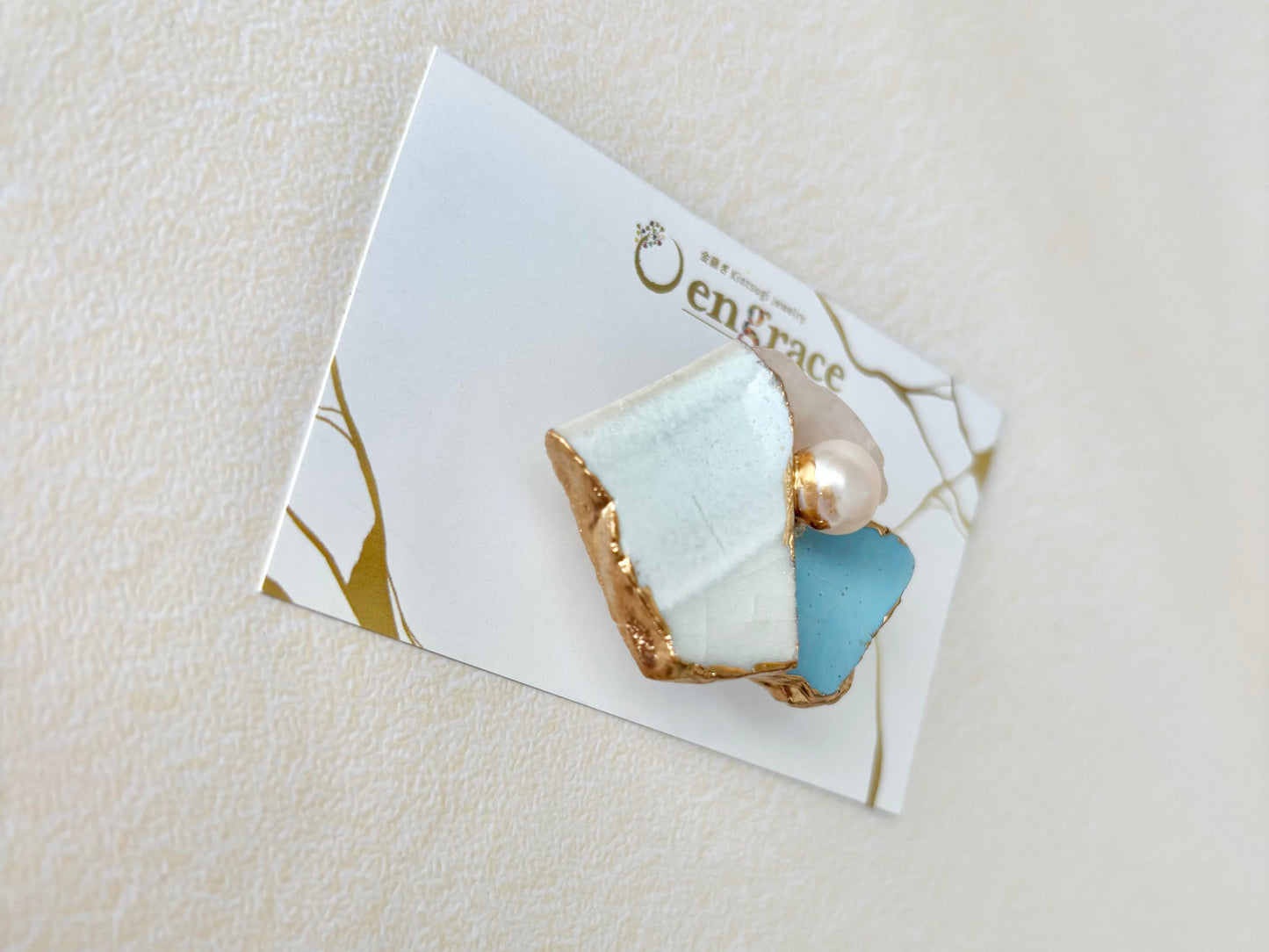 萩焼　金継ぎ　帯留　水色　白　モルガナイト　淡水パール　天然石　伝統工芸　＃447