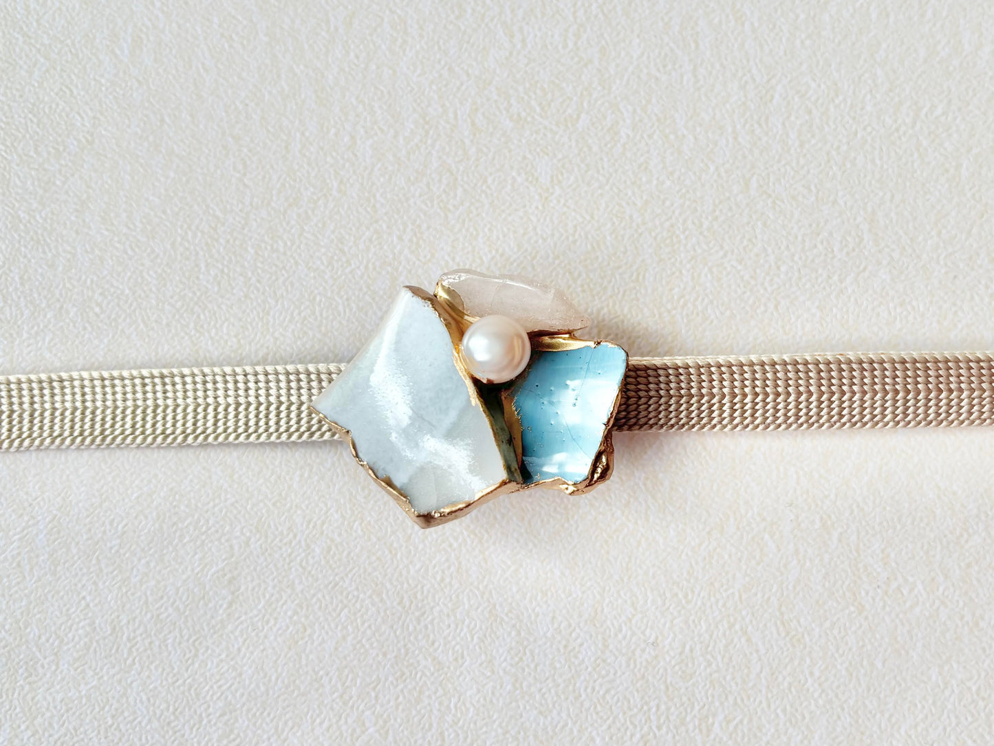 萩焼　金継ぎ　帯留　水色　白　モルガナイト　淡水パール　天然石　伝統工芸　＃447