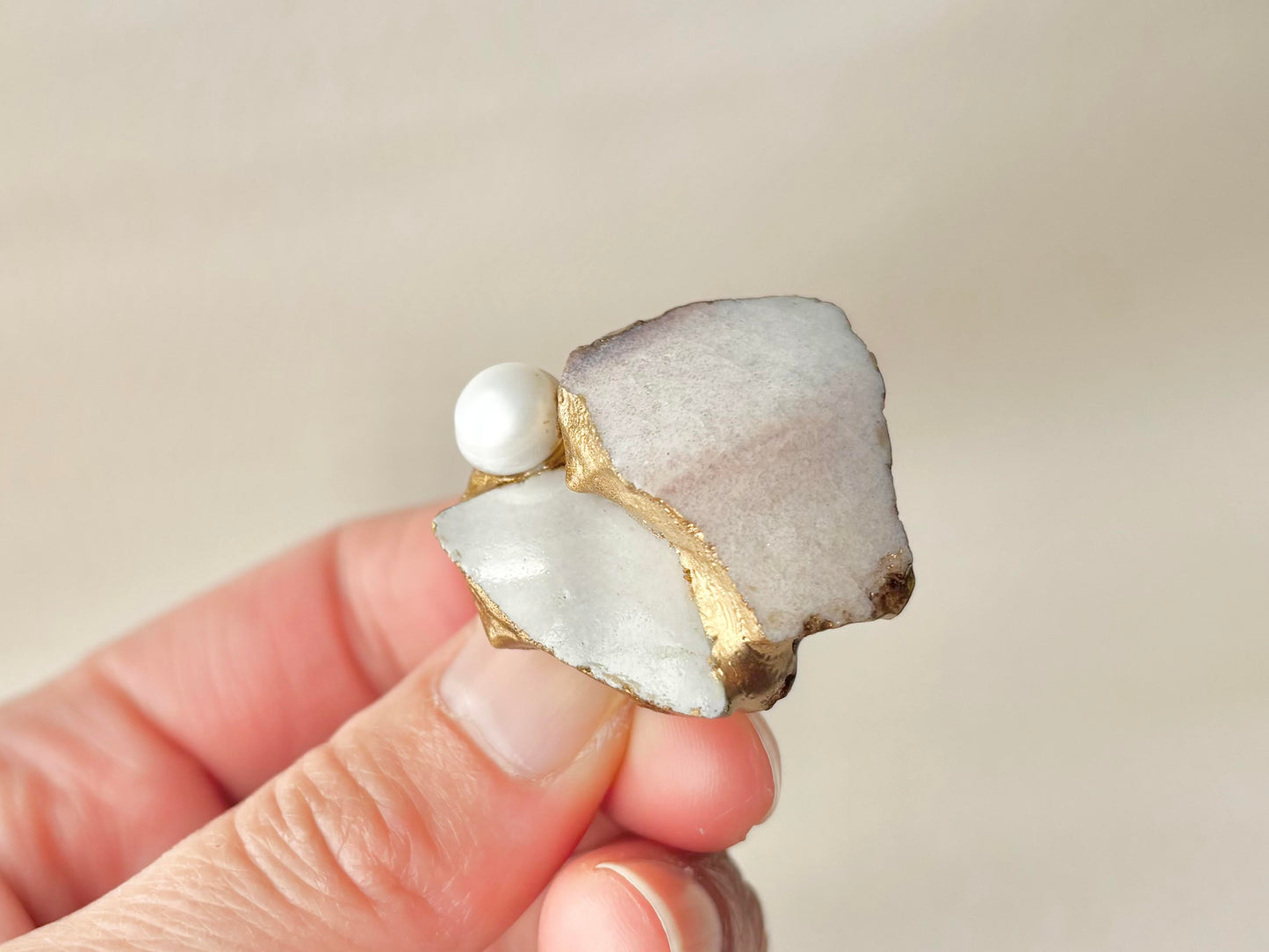 萩焼　金継ぎ　帯留　白　淡水パール　天然石　伝統工芸　＃448