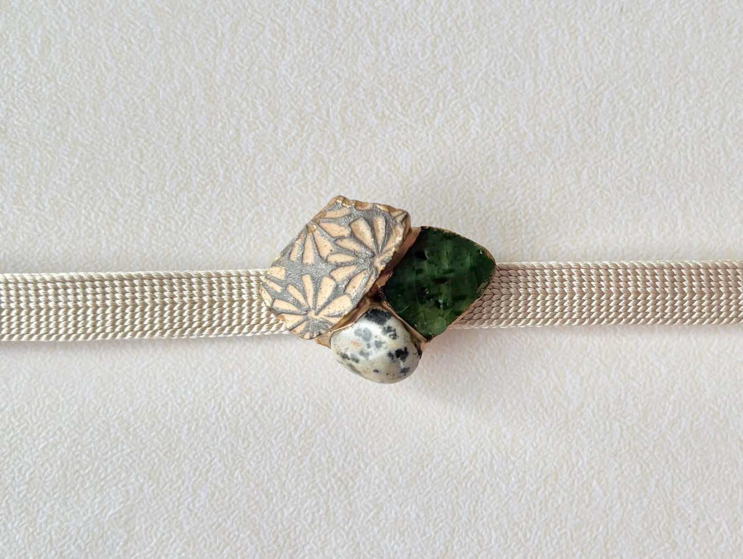 織部焼　京焼　金継ぎ　帯留　深い緑　グレー　花柄　ダルメシアンジャスパー　天然石　伝統工芸　＃449