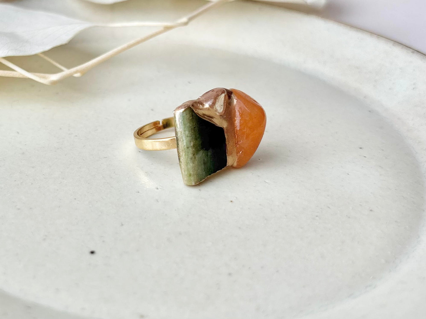 織部焼　金継ぎ　リング　ステンレス　18Kコーティング　フリーサイズ　緑色　オレンジアベンチュリン　ゴールドルチルクォーツ　天然石　伝統工芸　＃454