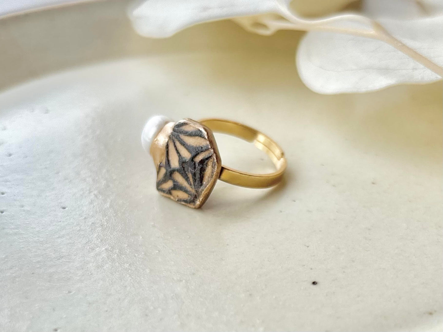 京焼　金継ぎ　リング　ステンレス　18Kコーティング　フリーサイズ　グレー　花柄 　淡水パール　天然石　伝統工芸　＃457