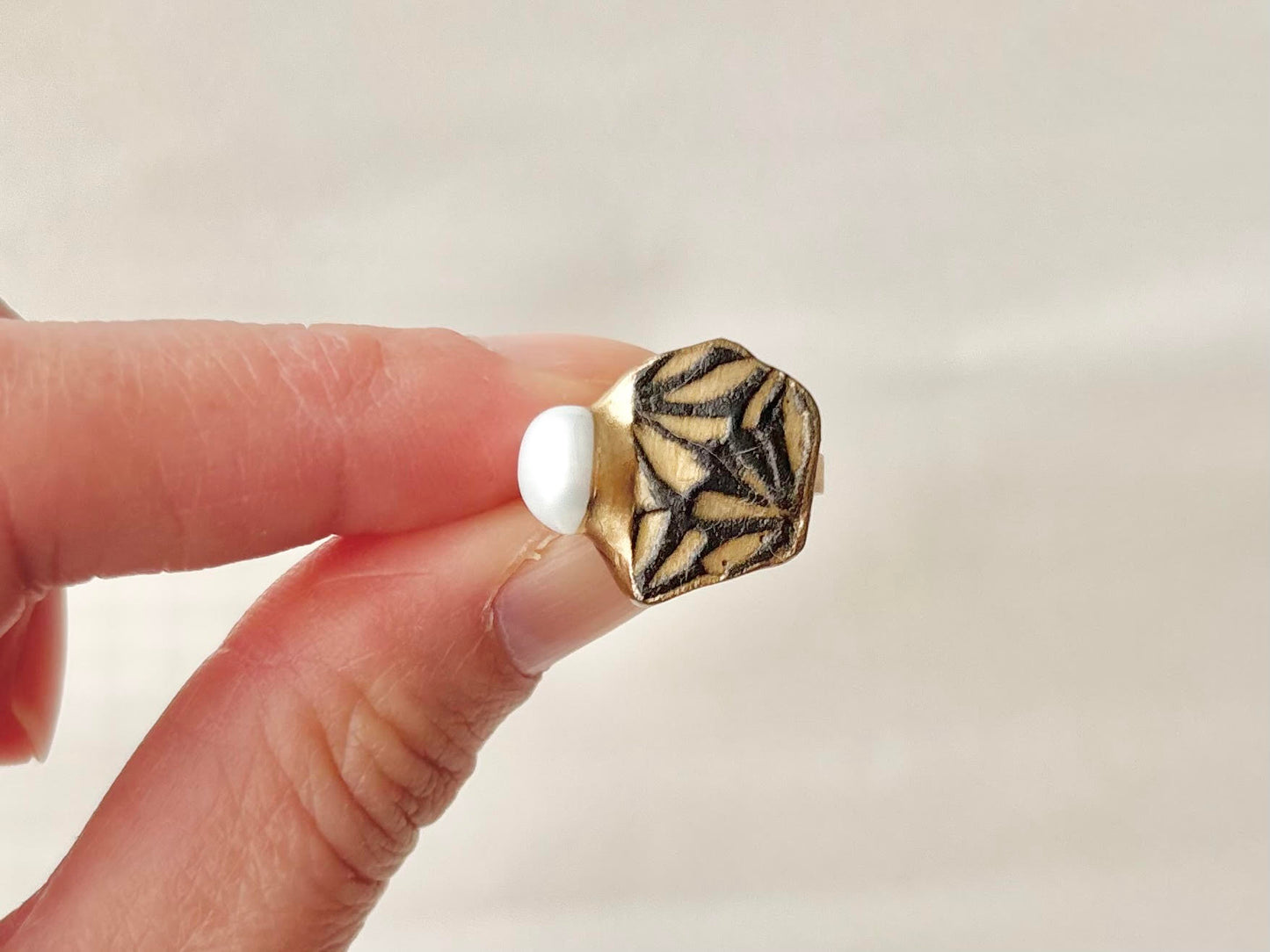 京焼　金継ぎ　リング　ステンレス　18Kコーティング　フリーサイズ　グレー　花柄 　淡水パール　天然石　伝統工芸　＃457